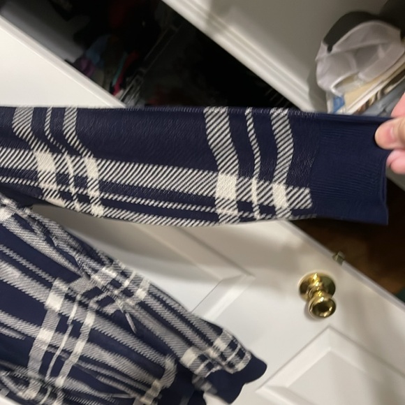 NWT Navy Plaid crew neck tunic length sweater - Picture 3 of 4